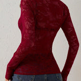 חולצת תחרה נשית עם מחשוף V אלגנטי