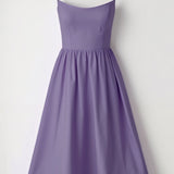 שמלת מידי אלגנטית עם כתפיות דקות וגזרה מחמיאה