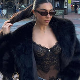 מעיל פרווה מלאכותית קצר במראה יוקרתי