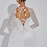 שמלת מיני אלגנטית עם שרוולי טול ונפח מחמיא