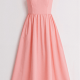 שמלת מידי אלגנטית עם כתפיות דקות וגזרה מחמיאה