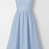 שמלת מידי אלגנטית עם כתפיות דקות וגזרה מחמיאה