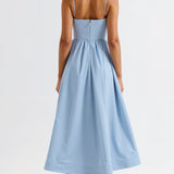 שמלת מידי אלגנטית עם כתפיות דקות וגזרה מחמיאה