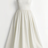 שמלת מידי אלגנטית עם כתפיות דקות וגזרה מחמיאה