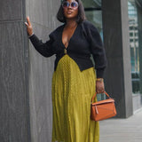 קרדיגן קצר אלגנטי עם סגירת V וכפתור דקורטיבי