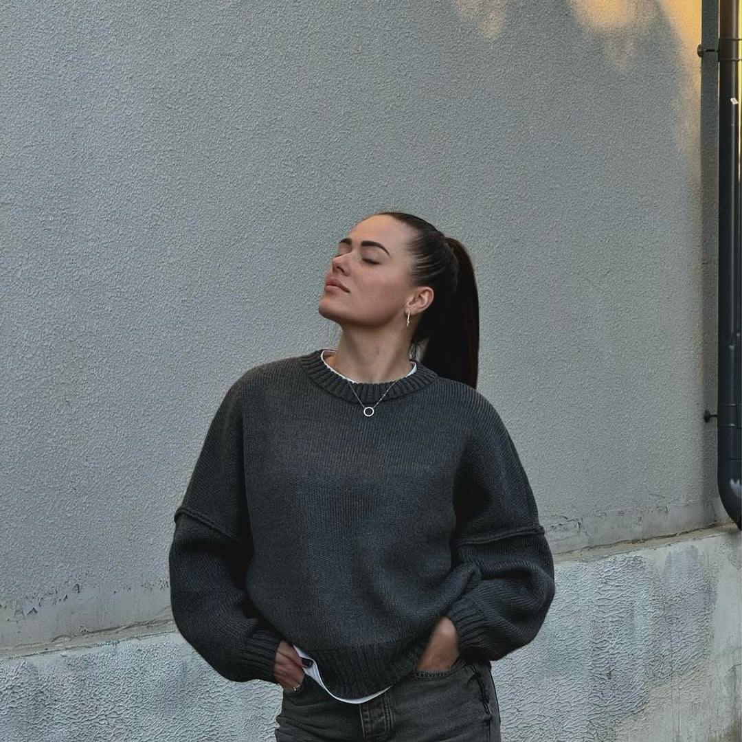 סוודר אוברסייז רך ומחמם בגזרה קלאסית