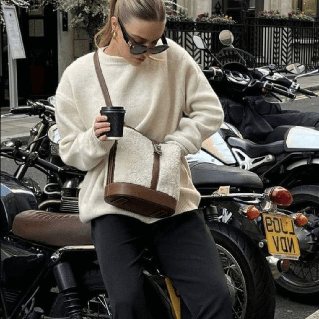 סוודר אוברסייז רך ומחמם בגזרה קלאסית