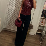 טופ ללא שרוולים בצווארון גבוה דמוי עור לנשים