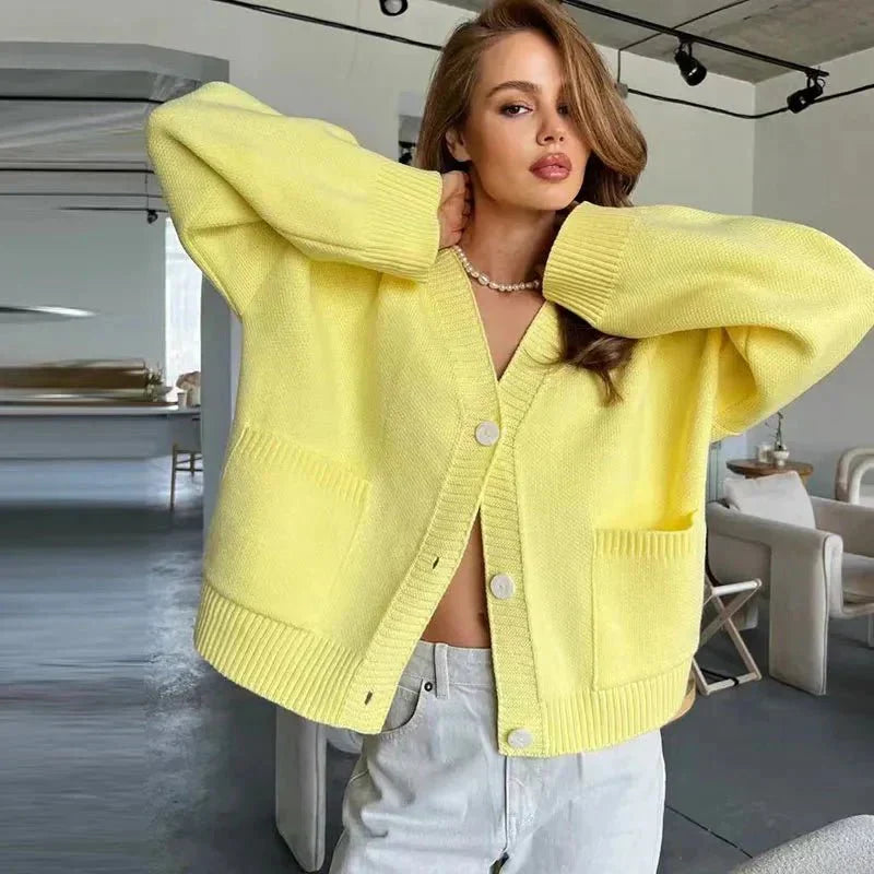 קרדיגן סרוג רופף עם מחשוף V וגזרה נינוחה